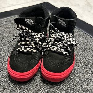 VANS SK8-Hi waterproof Juniors size 4 US hi top shoes in great condition